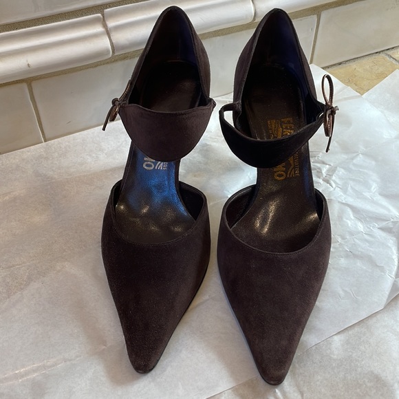 EUC SALVATORE FERRAGAMO Brigida Brown Suede Leather Stiletto Bow Pump 9.5 Italy - Picture 11 of 13